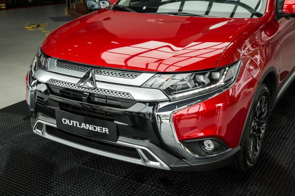 Mitsubishi Outlander 2023 Giá Lăn Bánh Thông Số Trả Góp